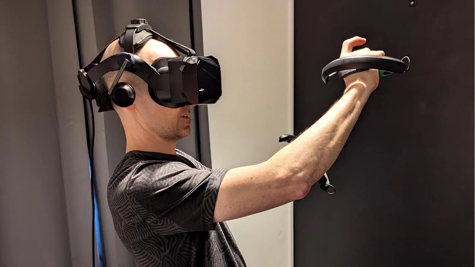 Pimax Crystal Light VR headset product image
